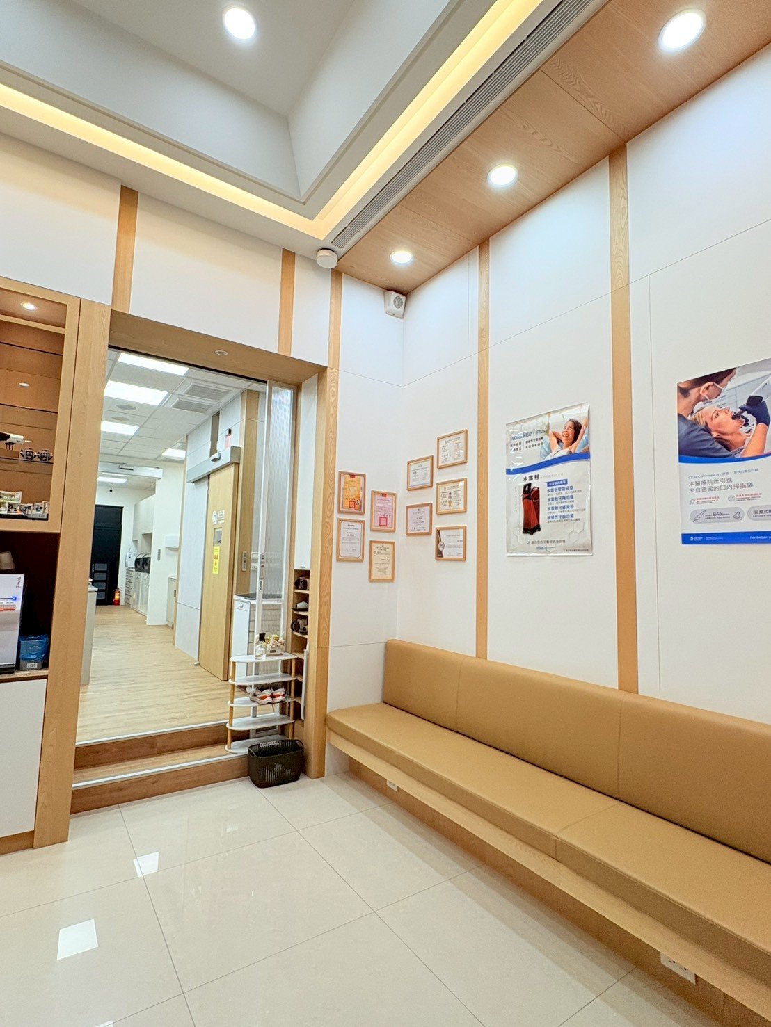 欣曜牙醫候診區.jpg