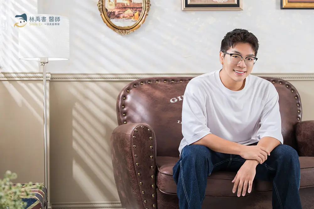 前牙貼片-希露弟弟啃雞腿